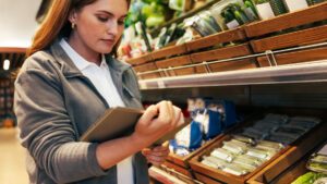 How to save on groceries Canada guide showing 40 percent savings strategies
